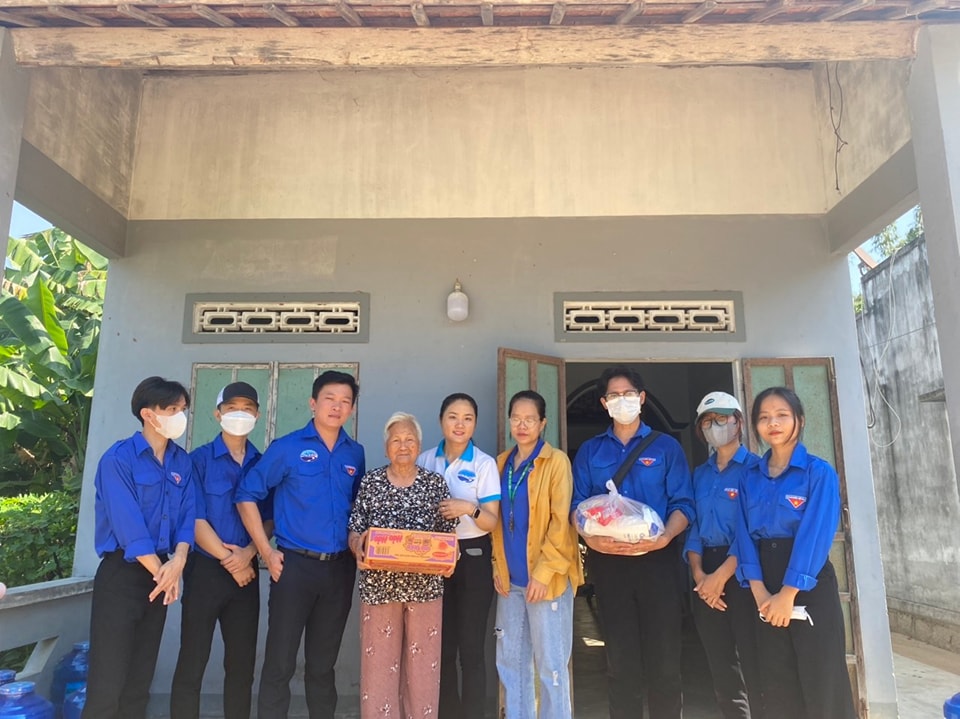 HOẠT ĐỘNG ĐỀN ƠN ĐÁP NGHĨA LAN TỎA GIÁ TRỊ TỐT ĐẸP TRONG CHIẾN DỊCH THANH NIÊN TÌNH NGUYỆN HÈ