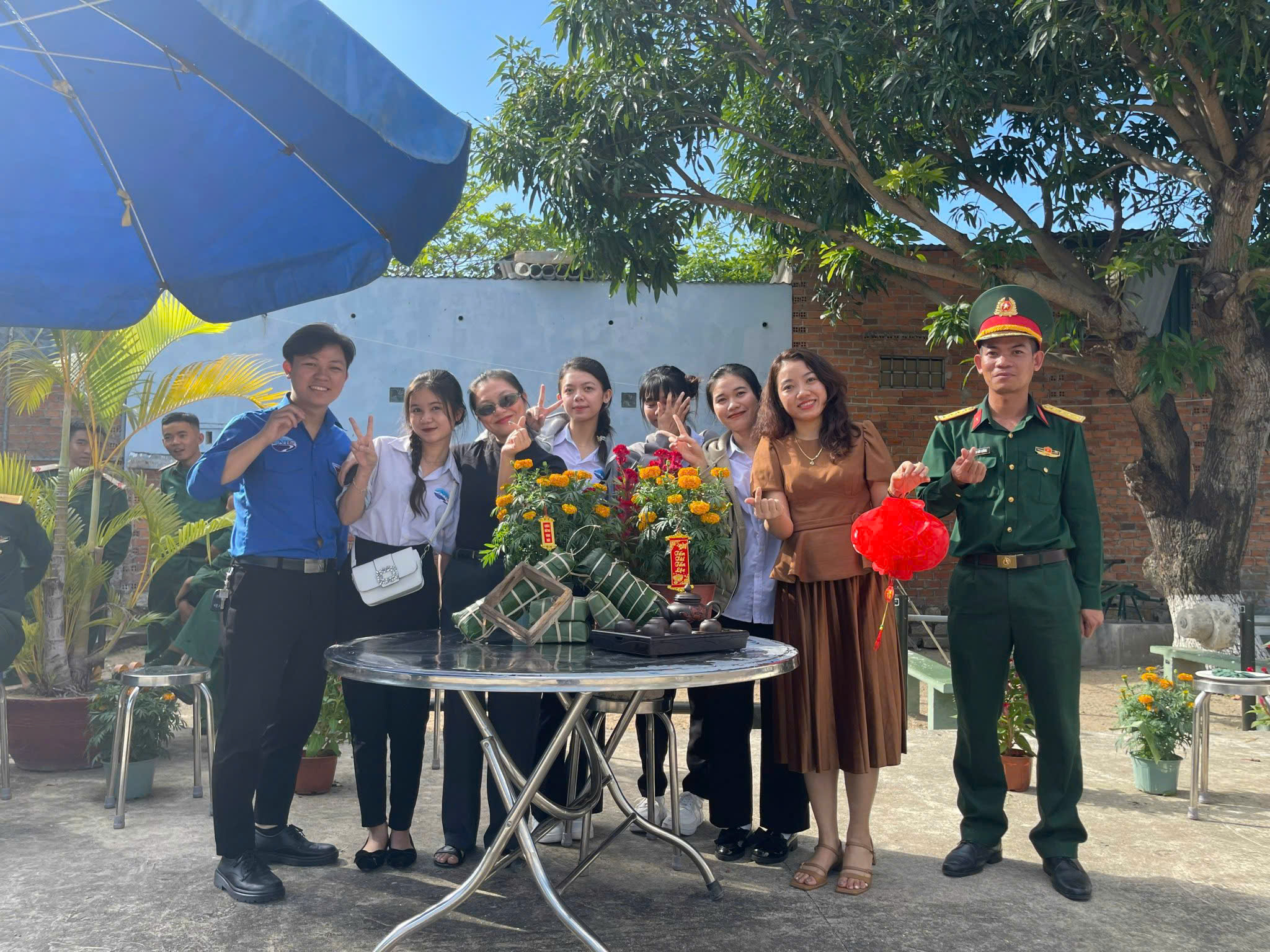 ĐOÀN TRƯỜNG TỔ CHỨC CHƯƠNG TRÌNH GẶP MẶT TRUYỀN THỐNG XUÂN KHU 5 ĐOÀN KẾT, TẾT THẮM TÌNH QUÂN DÂN