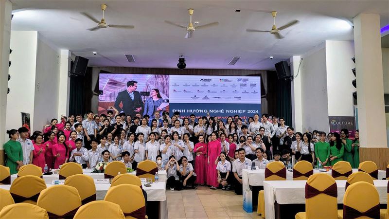 TALK SHOW ĐỊNH HƯỚNG NGHỀ NGHIỆP, TƯ VẤN VIỆC LÀM CHO SINH VIÊN