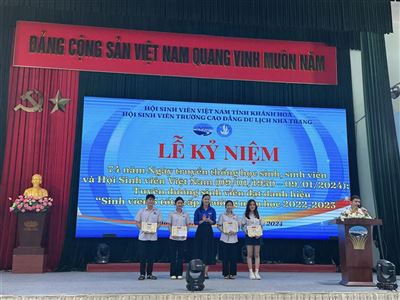 Tuyên dương sinh viên đạt danh hiệu sinh viên 5 tốt cấp trường năm học 2022-2023