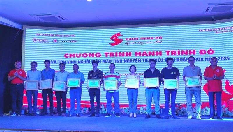 Thầy giáo 30 lần hiến máu tình nguyện cứu bệnh nhân hiểm nghèo