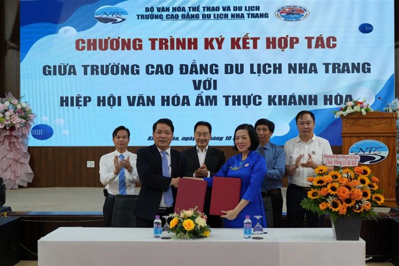 Trường Cao đẳng Du lịch Nha Trang ký kết hợp tác với 11 đơn vị, doanh nghiệp