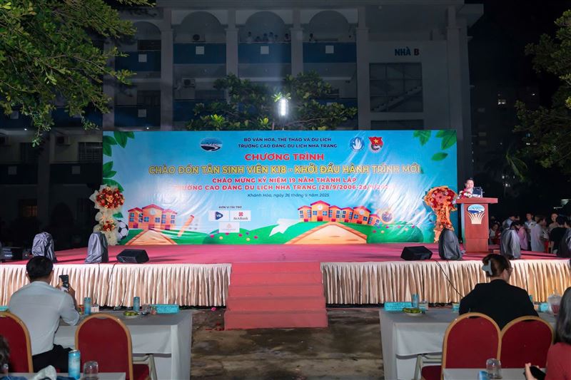 TRƯỜNG CAO ĐẲNG DU LỊCH NHA TRANG TỔ CHỨC CHƯƠNG TRÌNH CHÀO ĐÓN TÂN SINH VIÊN KHOÁ 18
