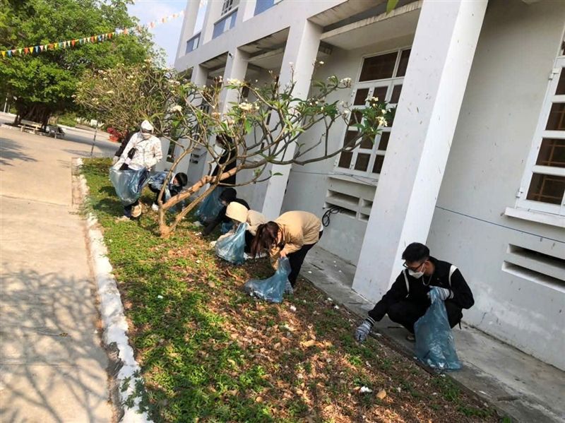 ĐOÀN TRƯỜNG CAO ĐẲNG DU LỊCH NHA TRANG RA QUÂN DỌN DẸP NGÀY CHỦ NHẬT XANH 22/3